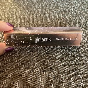 Metallic eye sparkle